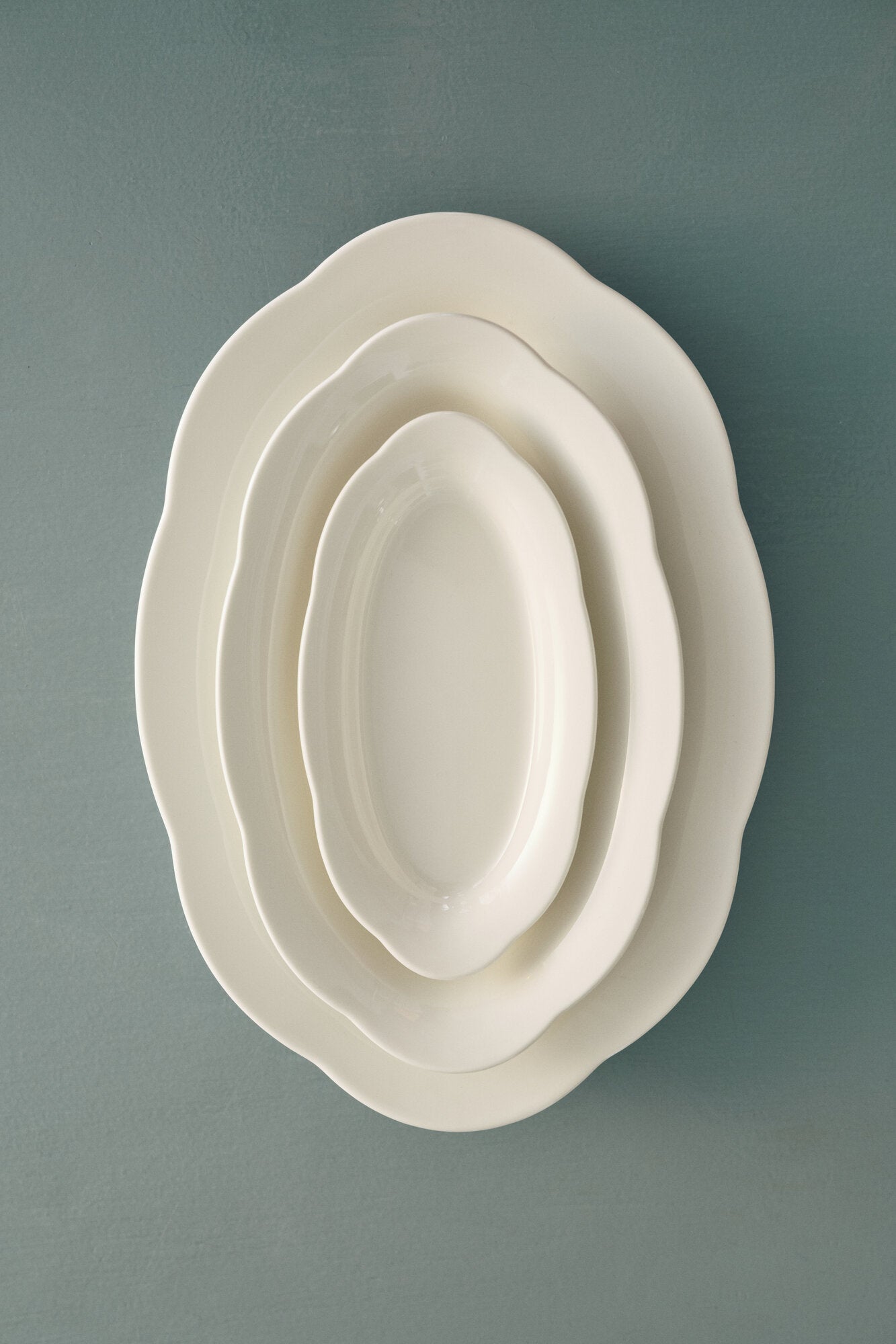 Silhouette High Oval tallerken, hvid - L30,2 cm
